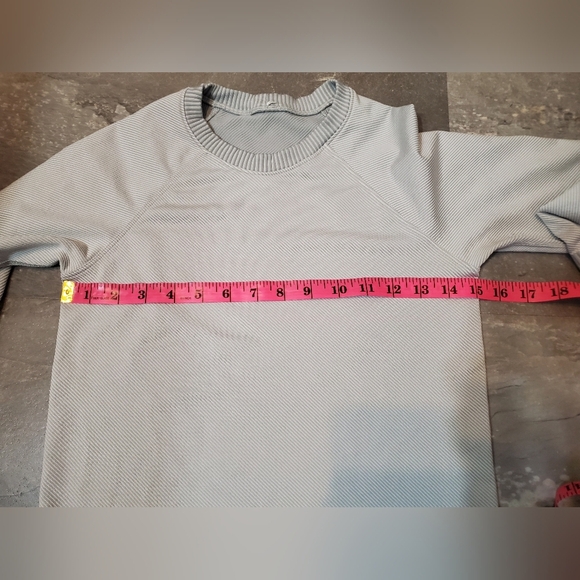 Lululemon Rest Less Pullover. Long sleeves. Diagonal ribbed. Grey and white. 4. - Picture 10 of 12